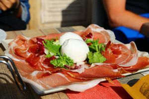 エマヌエーレ２世紀念堂の前のおもっきり観光客向けの店でお昼（笑）イタリアは...