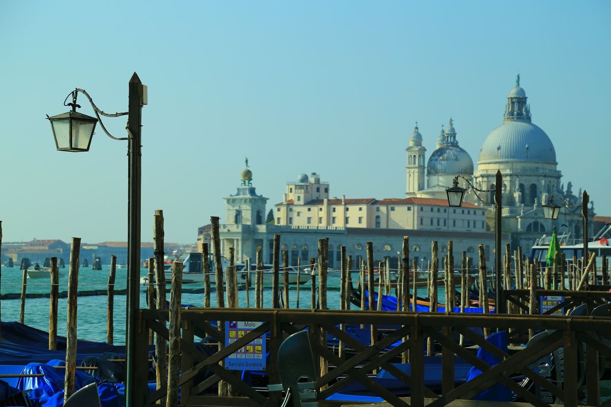 ベニスでは１枚目のアカデミア橋からの写真を撮りたくて頑張った！迷路みたいで...