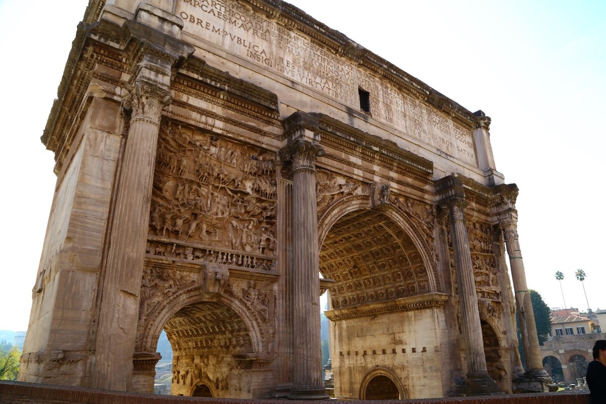 フォロ・ロマーノ
門とか大切に残されてて圧巻です！
