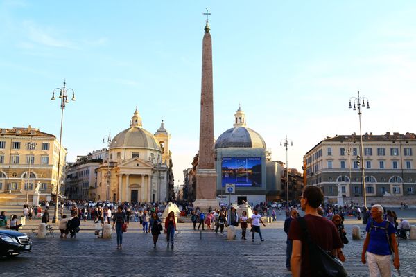 イタリア・ローマ「イタリア　8日間」の写真：双子教会（片側工事中でした）
ホタルノヒ...