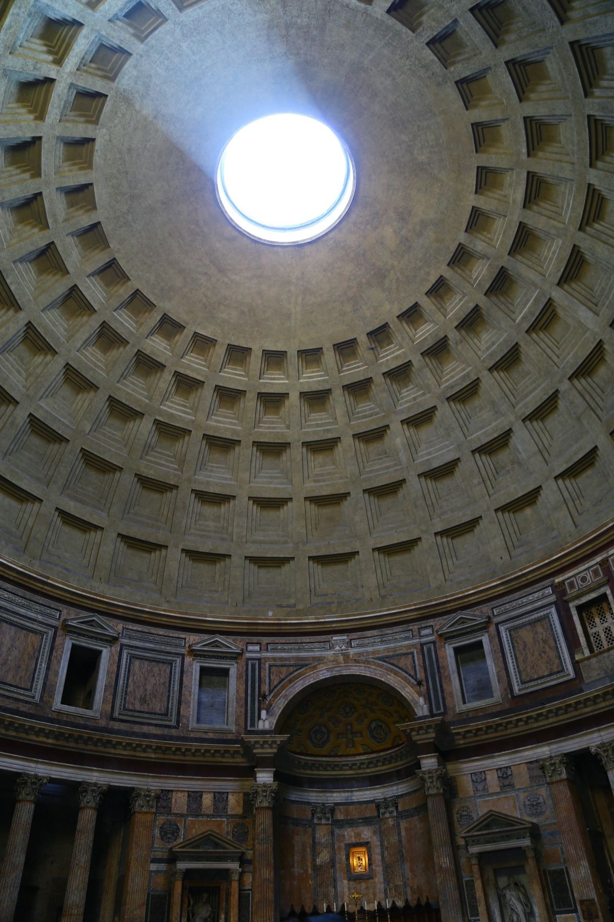 昼間のパンテオン
今は有料になったそうですね。
写真が回転せーへん（泣）