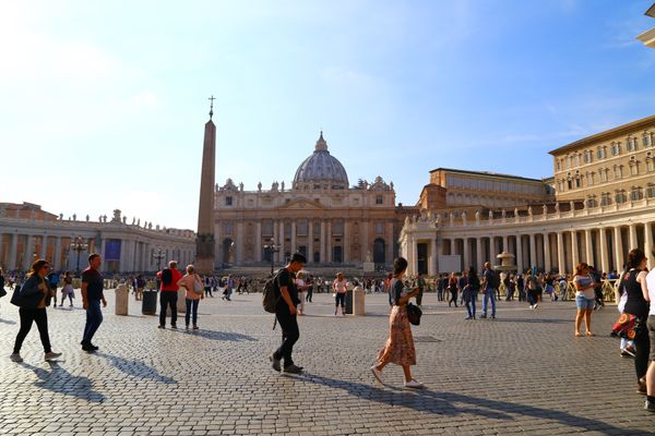 イタリア・ローマ「イタリア　8日間」の写真：昼間ヴァチカン
１０月からツリーが飾っ...