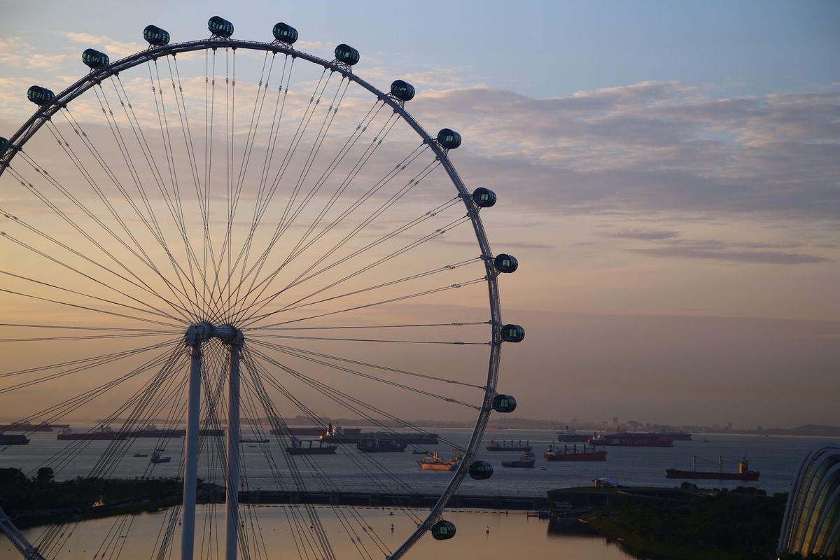 活気あるアジア感！
街は綺麗だし食も多種多様
１、２枚目の奥は全部船っての...