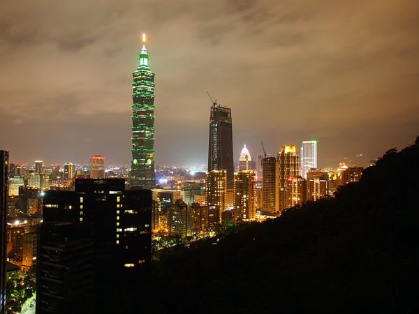 台湾・台北「台湾台北　象山から台北市内の夜景が最高」の写真：市街を見渡せるところまで、しばらくの小ト...