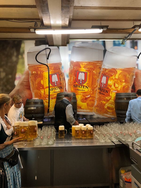 ドイツ「ミュンヘン　オクトバーフェスタ」の写真：晴天に恵まれて美味しくビール🍺を飲めました