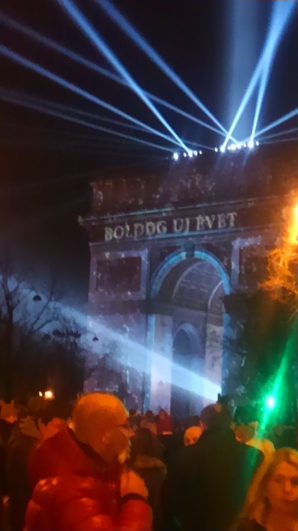 フランス・パリ「同僚夫婦とフランス年越し」の写真：年越し