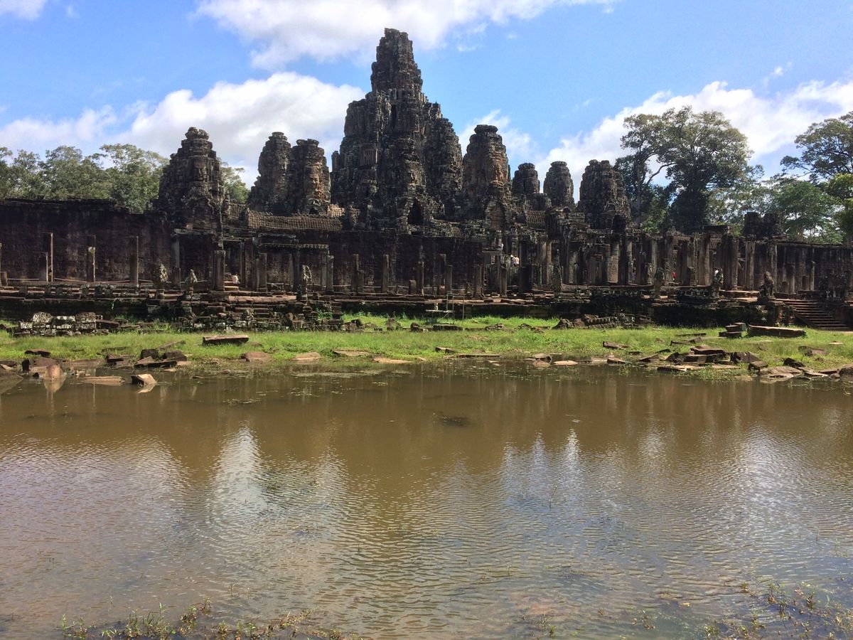 超巨大遺跡のアンコールトム・バイヨン寺院。ただただ圧倒。3時間くらいいたと...