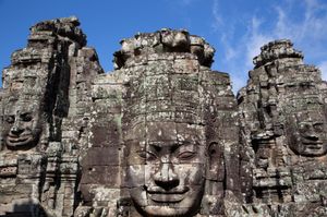 超巨大遺跡のアンコールトム・バイヨン寺院。ただただ圧倒。3時間くらいいたと...