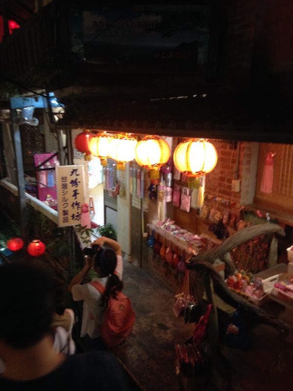 台湾・九份「ジブリの世界」の写真：夜の九份はステキ✨