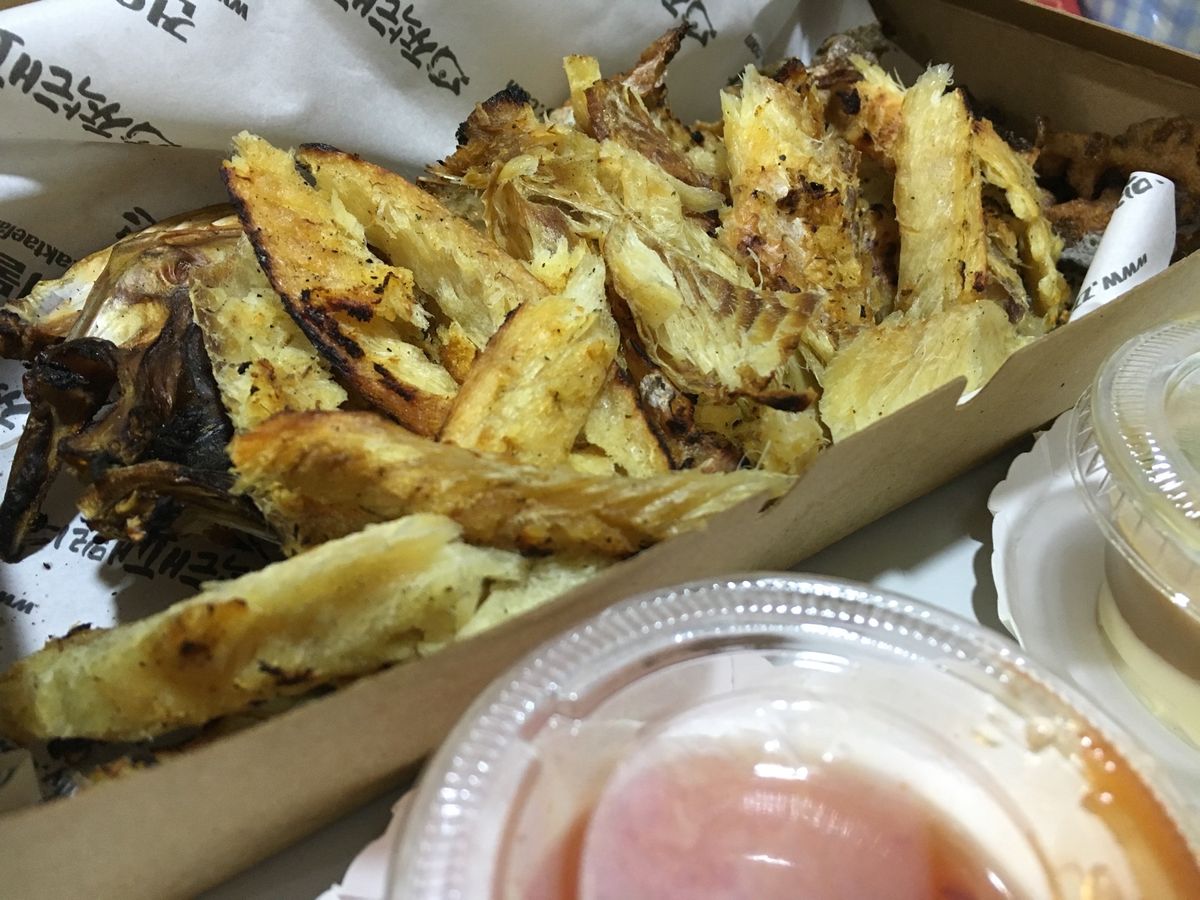 スケトウダラのフライが美味しくて…。
アテにぴったり。