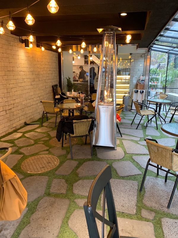 大韓民国 (韓国)・ソウル　「食べ物紀行」の写真：カフェでランチ