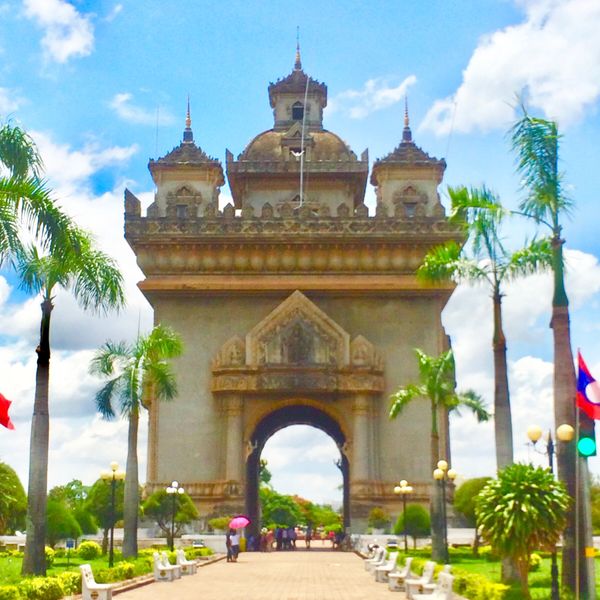 ラオス人民民主共和国・バンコク「2016タイ&ラオス陸路超え」の写真：ラオスは素朴でいい。でもタイより物価は高...
