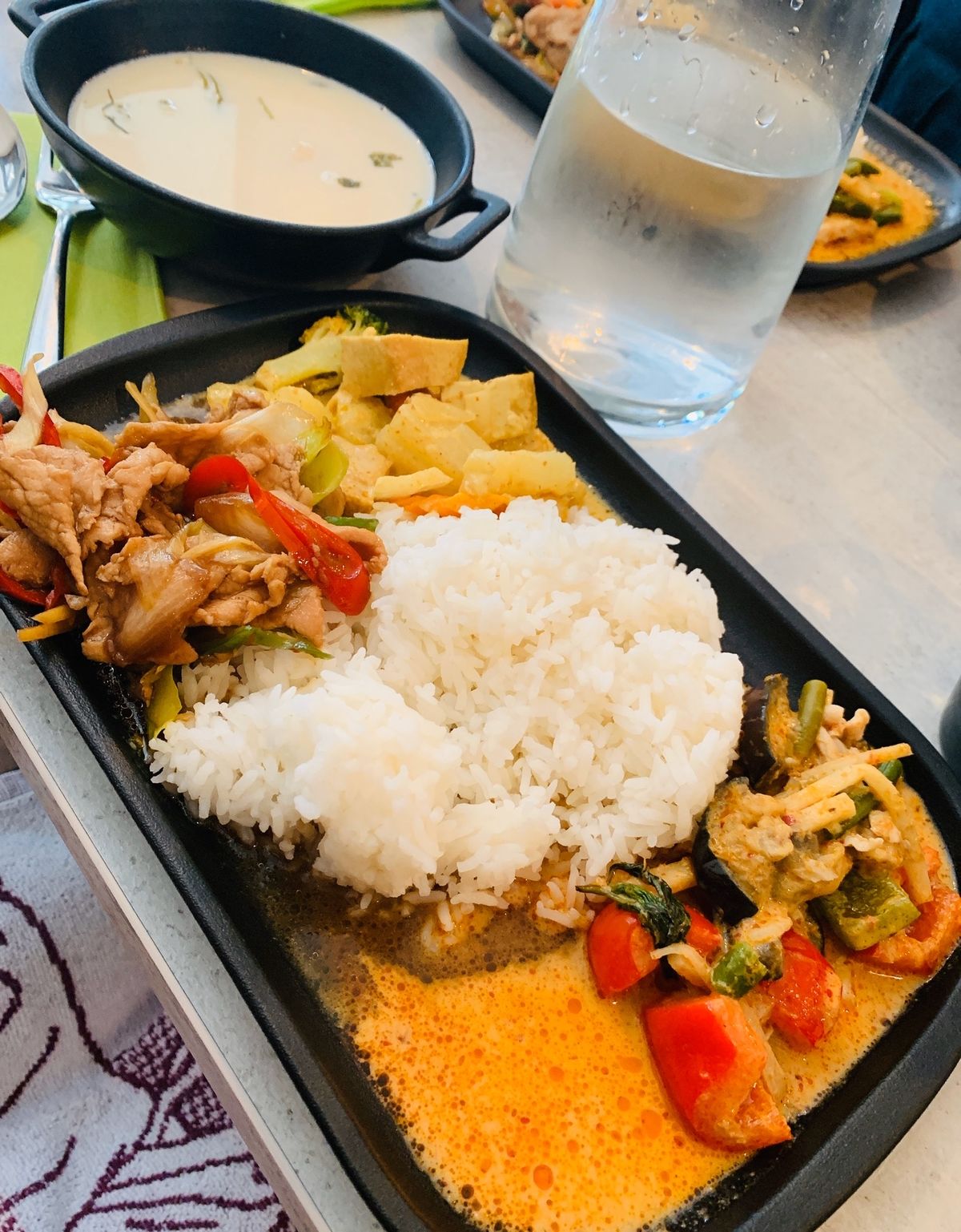 カッリオ地区にあるタイ料理屋さん。
地元の人達にも大人気で、とても美味しか...