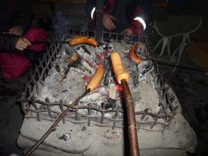 サンタクロースエクスプレスと
クリスマスヴィレッジ
オーロラ小屋で焼きソーセージ