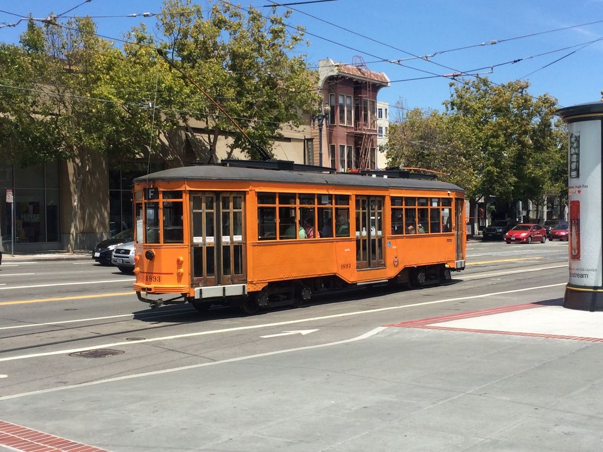 サンフランシスコ。ロンバートストリートを車で挑戦。