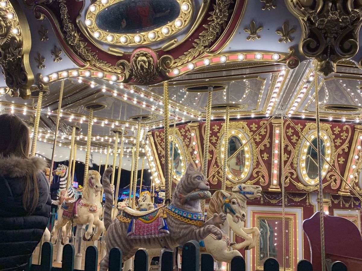 クリスマスは終わってましたが、街はまだまだクリスマスムード！どこもセールし...