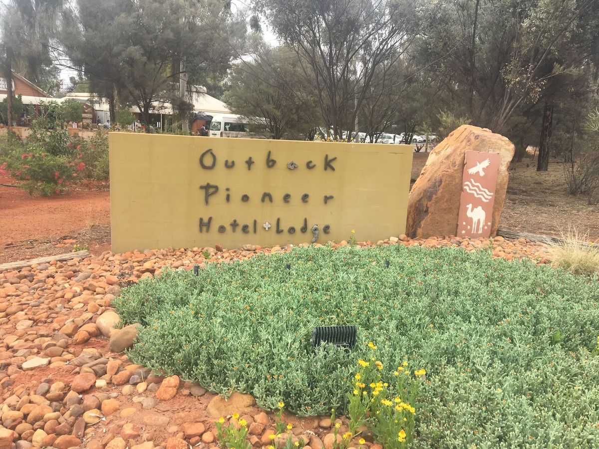 国内線でウルルへ✈️
エアーズロックを見に行きました。バスで宿泊先やショッ...