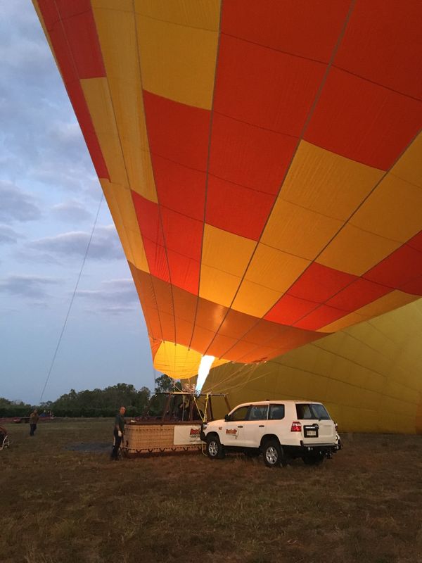 オーストラリア連邦・ケアンズ「オーストラリア　世界遺産巡り」の写真：ケアンズ1日目。気球に乗って日の出観測！...