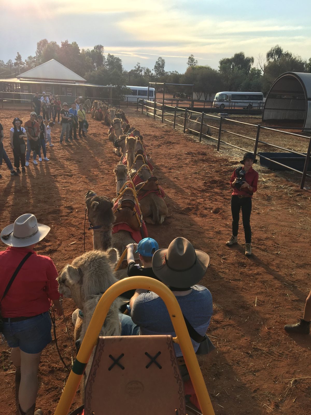 ウルル2日目。今度は日の出チャレンジ！！
が、雲が多く見れませんでした😭エ...