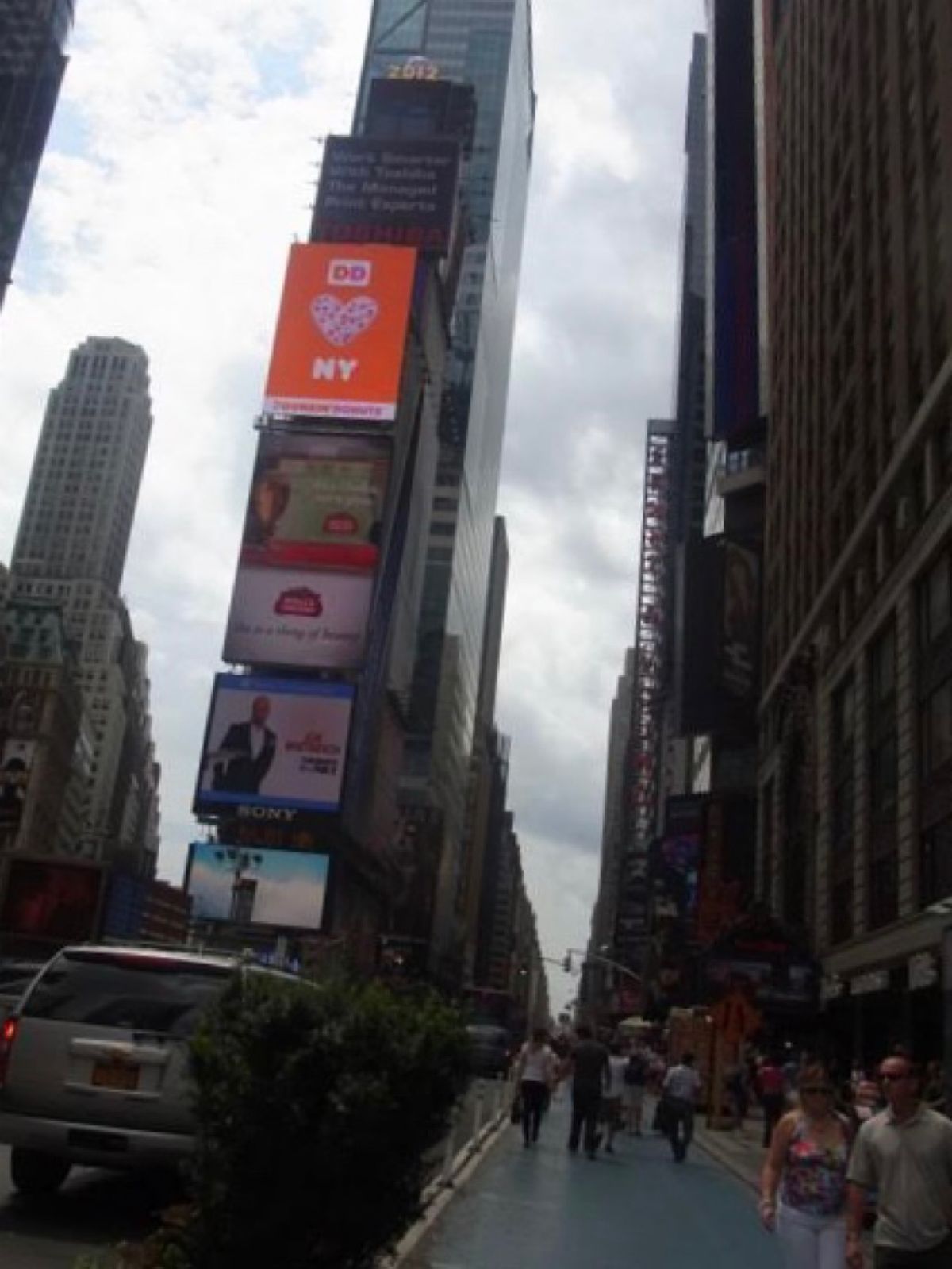 2日目🇺🇸ニューヨーク
バスでニューヨークへ！タイムズスクエアで街中散策。...