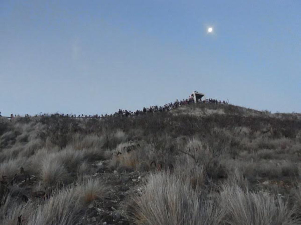 初日の出を見にダイアモンドヘッドへ🗻かなーり混んでたので、頂上に着く前に日...