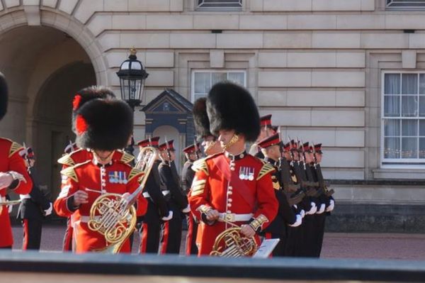イギリス(英国)・ロンドン「はじめてのロンドン」の写真：3日目🇬🇧
衛兵交代式を見てから買い物へ...