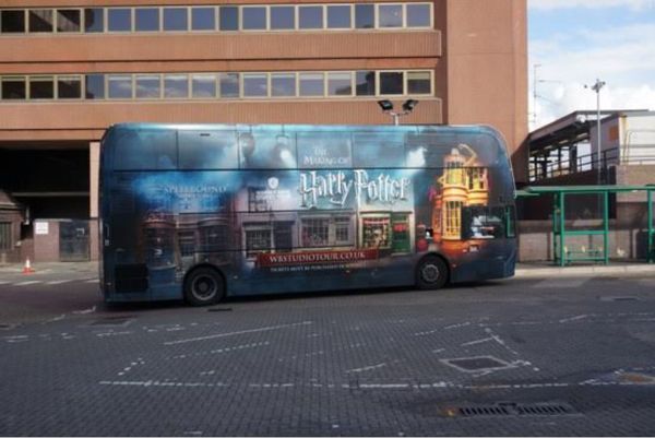 イギリス(英国)・ロンドン「はじめてのロンドン」の写真：電車にのってハリポタのスタジオへ！バスも...