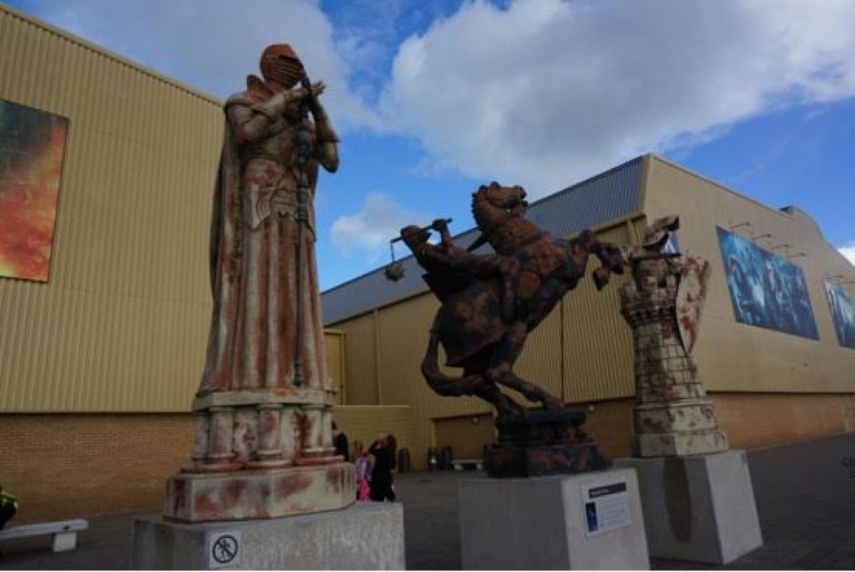 電車にのってハリポタのスタジオへ！バスもハリポタ仕様🚌
音声ガイド付きなの...