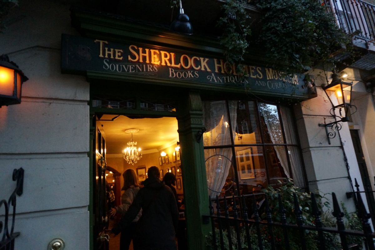 オックスフォードからロンドンへ
ビッグベンを見ながら街中散策。シャーロック...