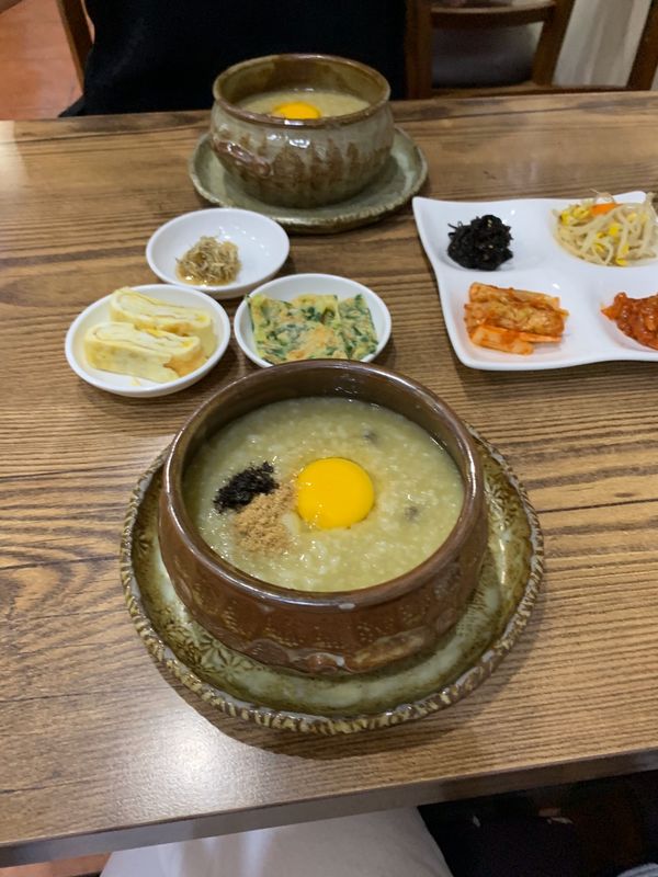 大韓民国 (韓国)「KPOP満喫旅❤️」の写真：3日目🇰🇷
朝はアワビお粥から✨
イクソ...