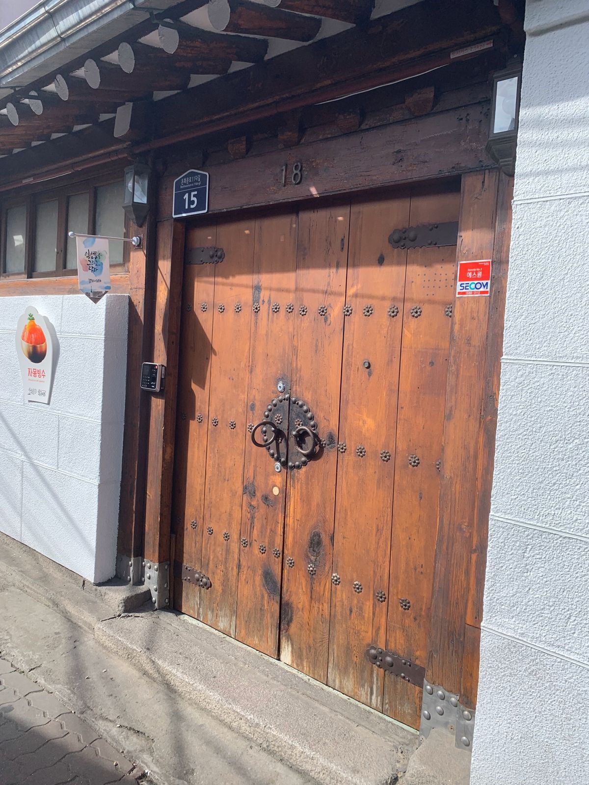 3日目🇰🇷
朝はアワビお粥から✨
イクソンドンで美味しいグルメを堪能！
街...