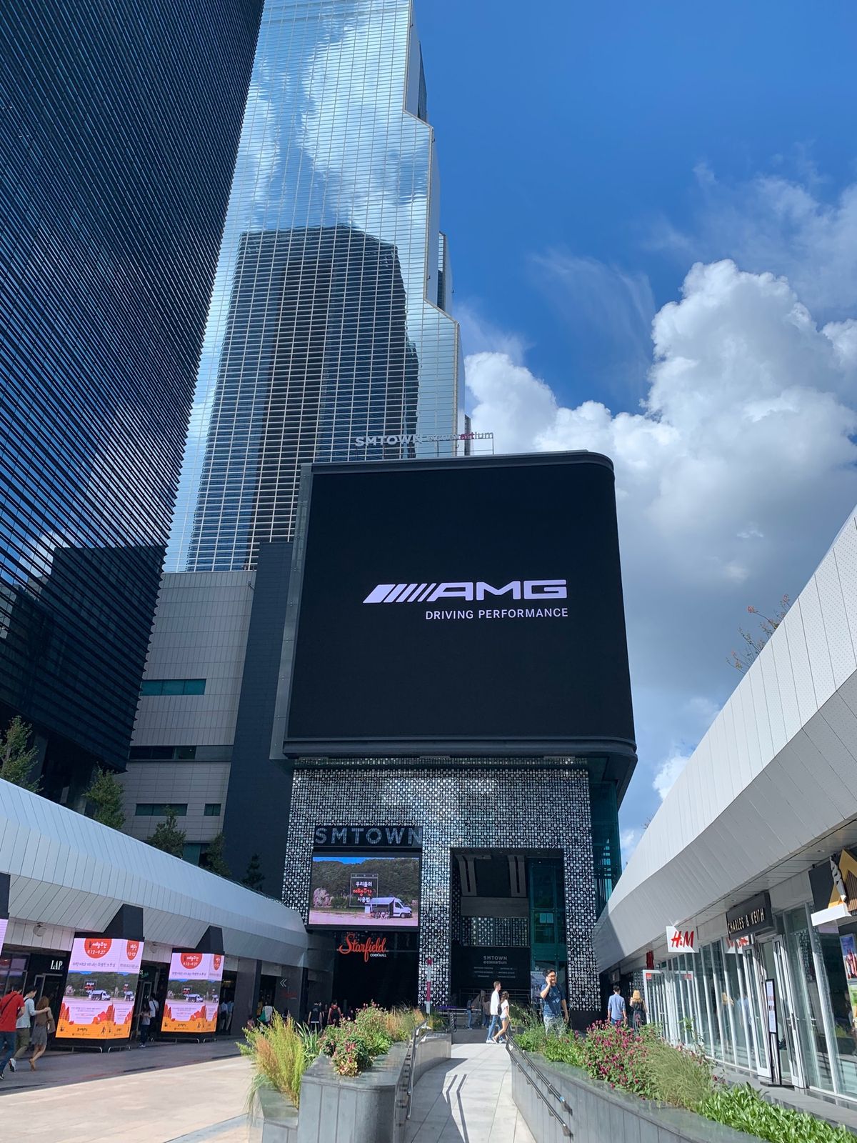 2日目🇰🇷KPOP巡り❤️
朝から人気のご飯屋さんへ！安くて美味しい😍
力...