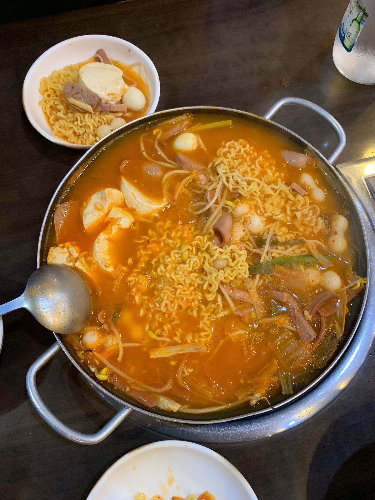 2日目🇰🇷KPOP巡り❤️
朝から人気のご飯屋さんへ！安くて美味しい😍
力...