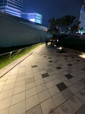 1日目🇰🇷
ホテルに荷物を置いた後、街をぶらぶら。
屋台で生だこやキンパを...