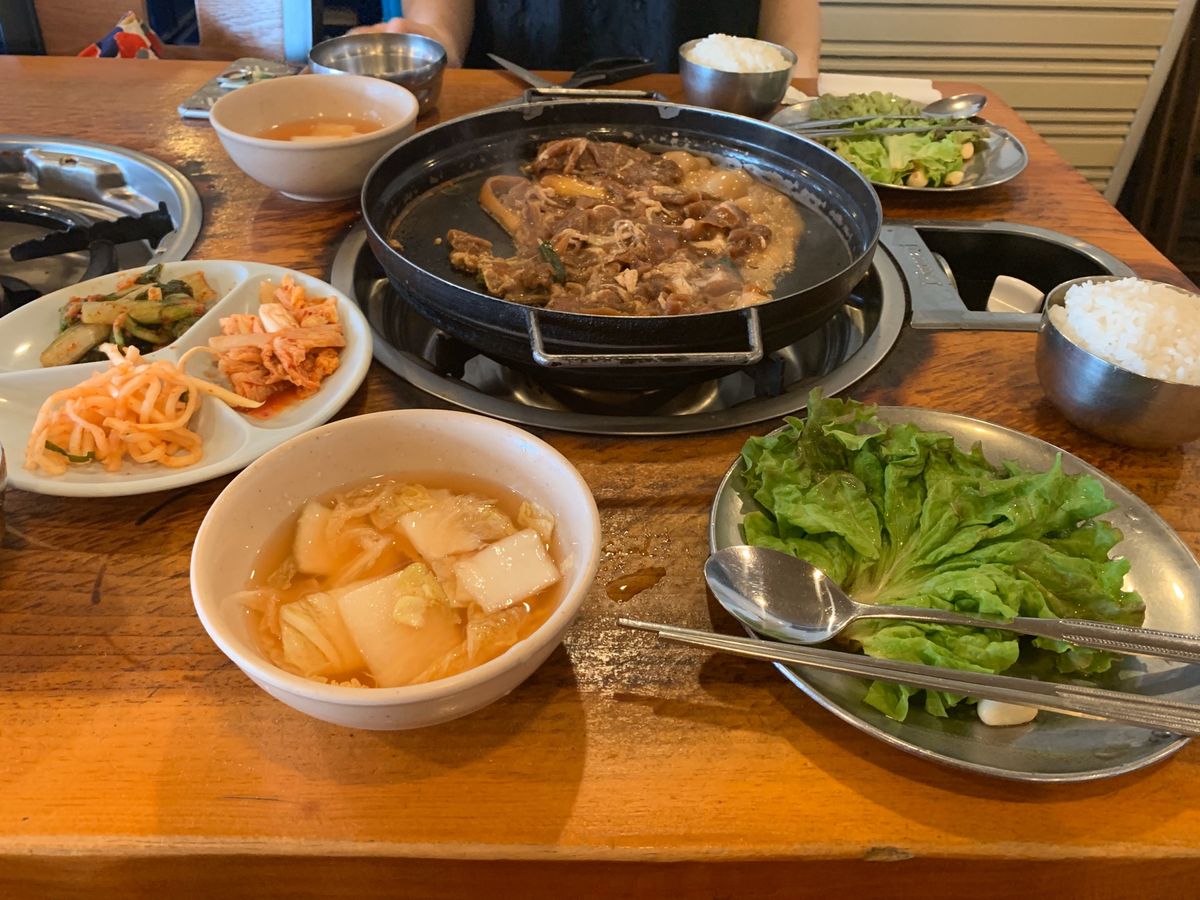 2日目🇰🇷KPOP巡り❤️
朝から人気のご飯屋さんへ！安くて美味しい😍
力...