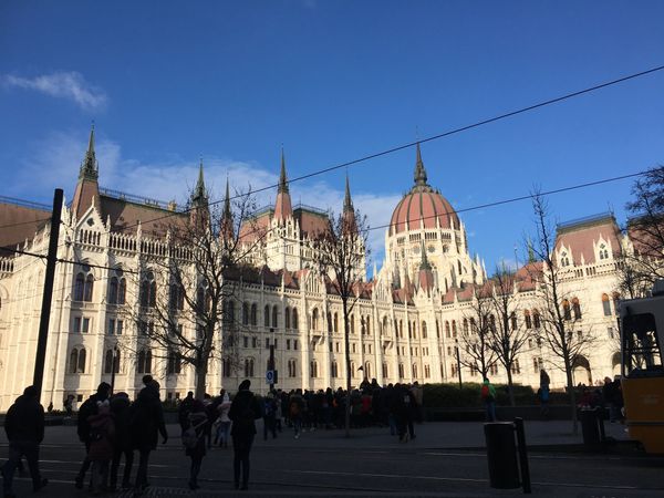ハンガリー「ハンガリー温泉旅行」の写真：ドナウ川沿い、国会議事堂