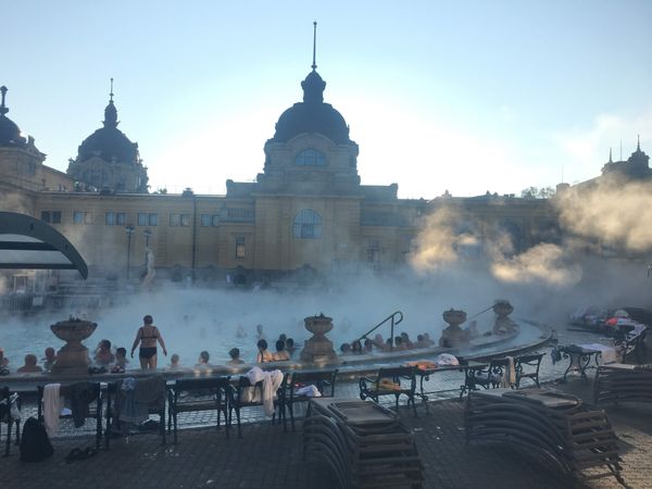 ハンガリー「ハンガリー温泉旅行」の写真：観光客に一番有名なのは、セーチェニ温泉で...
