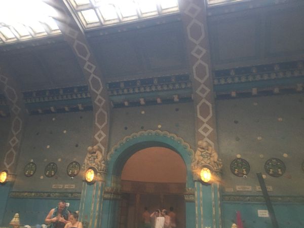 ハンガリー「ハンガリー温泉旅行」の写真：ゲルシュタット温泉内部美しい