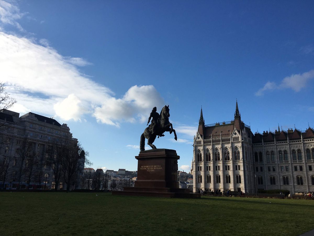 ドナウ川沿い、国会議事堂