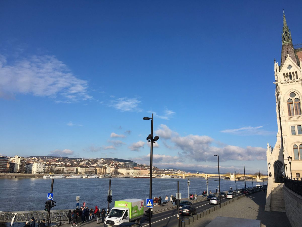 ドナウ川沿い、国会議事堂