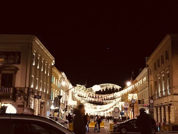 ポーランド「ワルシャワで年越し！」の写真：年末もクリスマスディスプレイされていました。