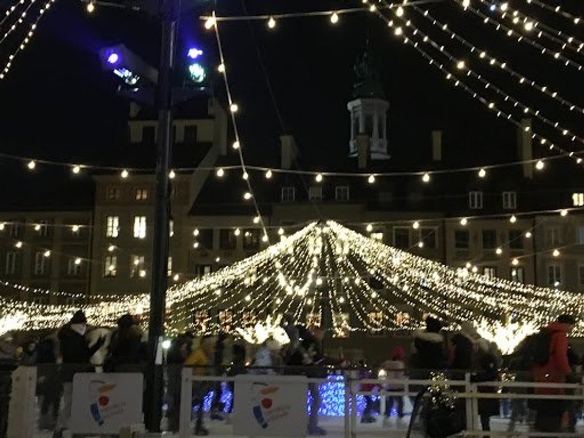 旧市街の人魚がいる場所はスケートリンクに。ポルスカ名物（？）キノコ入りのバ...