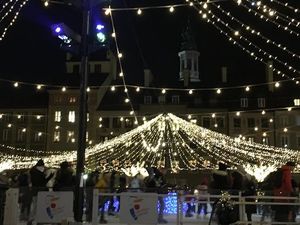 旧市街の人魚がいる場所はスケートリンクに。ポルスカ名物（？）キノコ入りのバ...