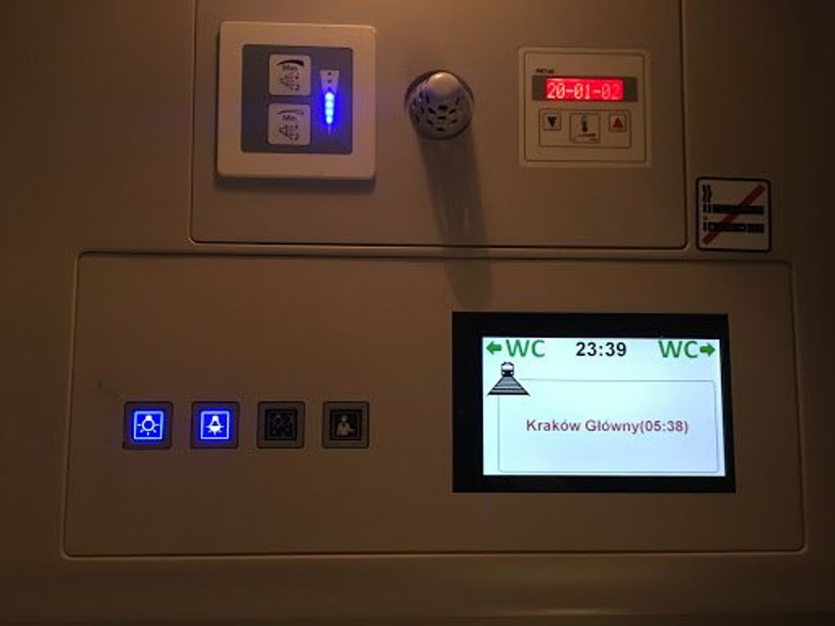 寝台列車でPoznańからKrakówへ。
個室で1万円弱。ちょっと贅沢だ...