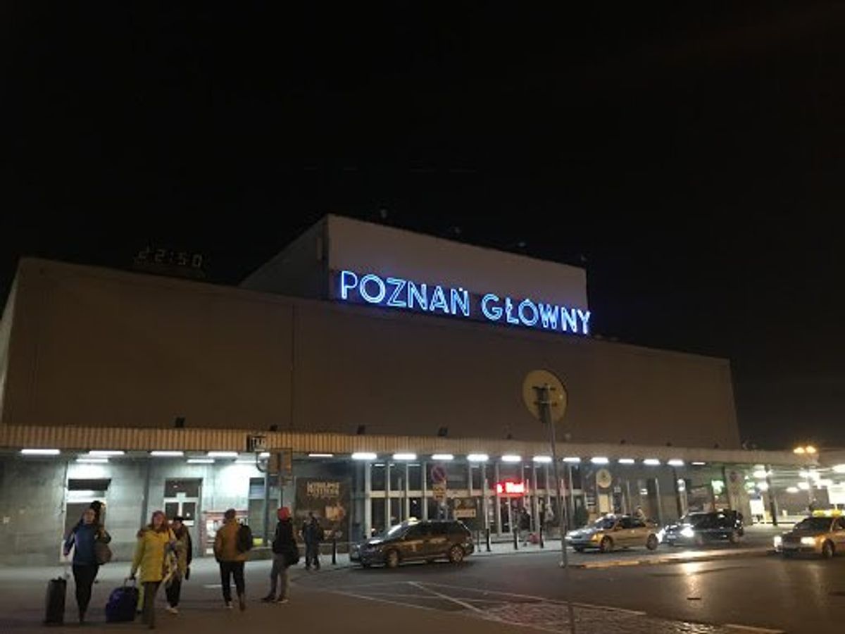 駅に向かう途中でピエロギやさんがありました。
寝台列車でKrakówに向か...