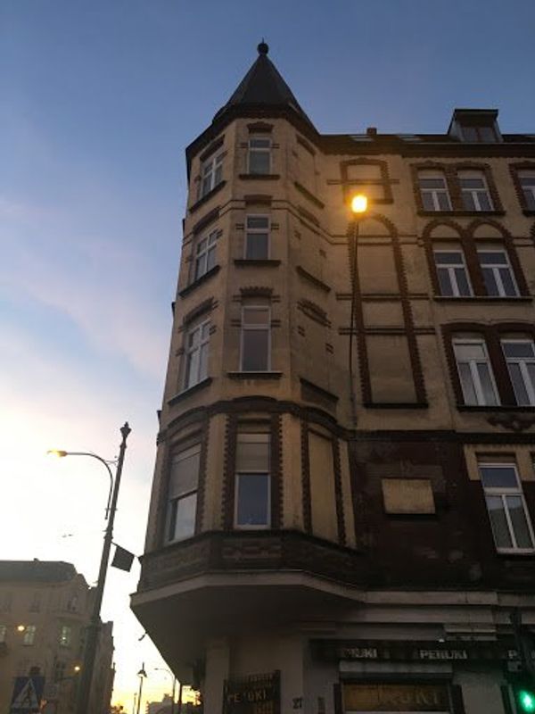 ポーランド「Poznańで友達と再会」の写真：夕暮れがきれい。教会内にあるカフェで、あ...