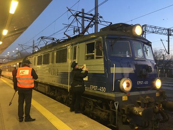 ポーランド「これまた6年振りのKrakówへ」の写真：朝7時半のKraków。うっすら霜が降り...