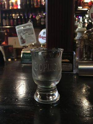 夜の旧街広場でbigos（ザワークラウトを刻んだソーセージと炒めた感じ）,...