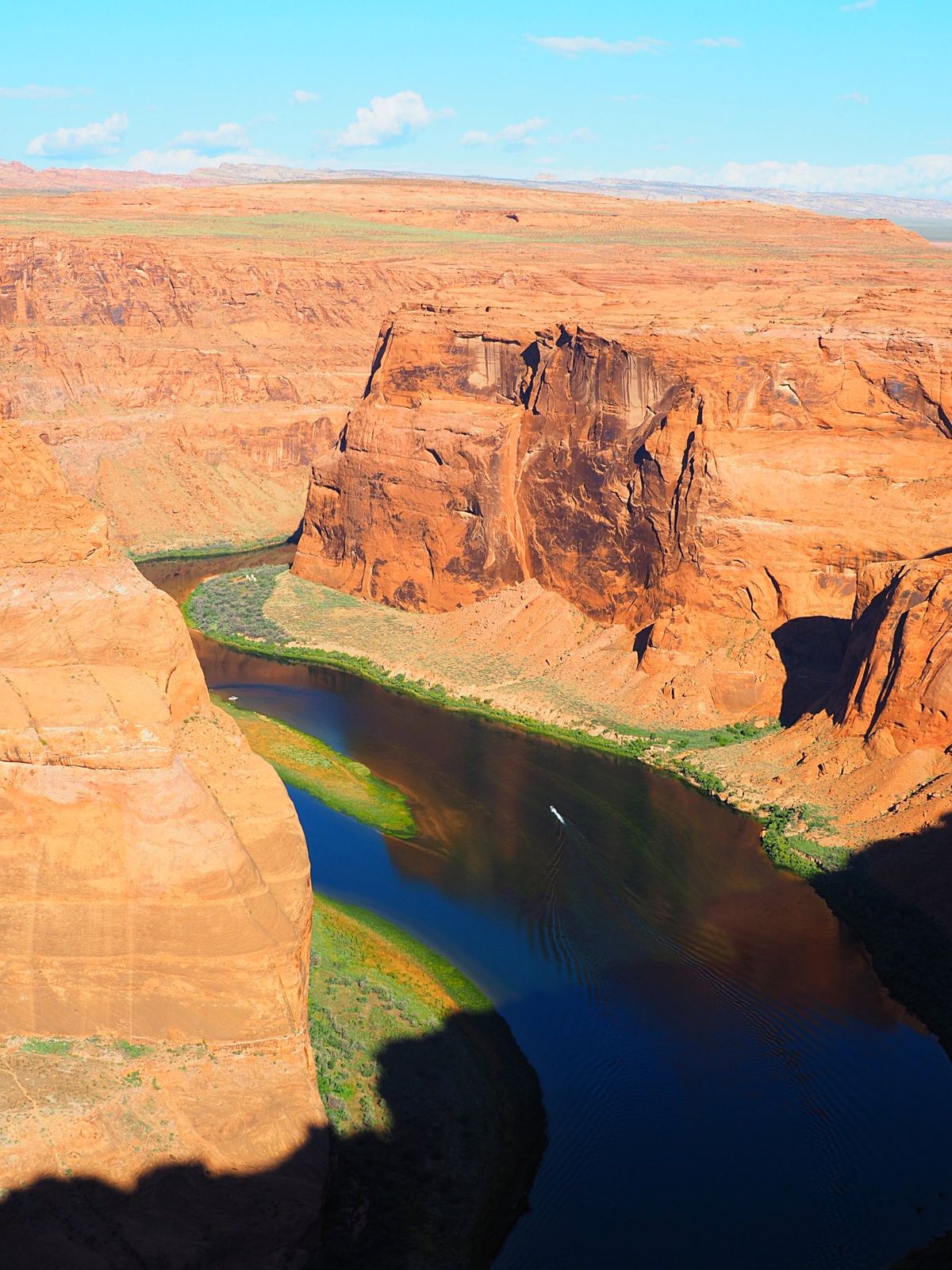 レイクパウエル
ユタ州とアリゾナ州の中央、コロラド川に浮かぶ湖。
夜通しド...
