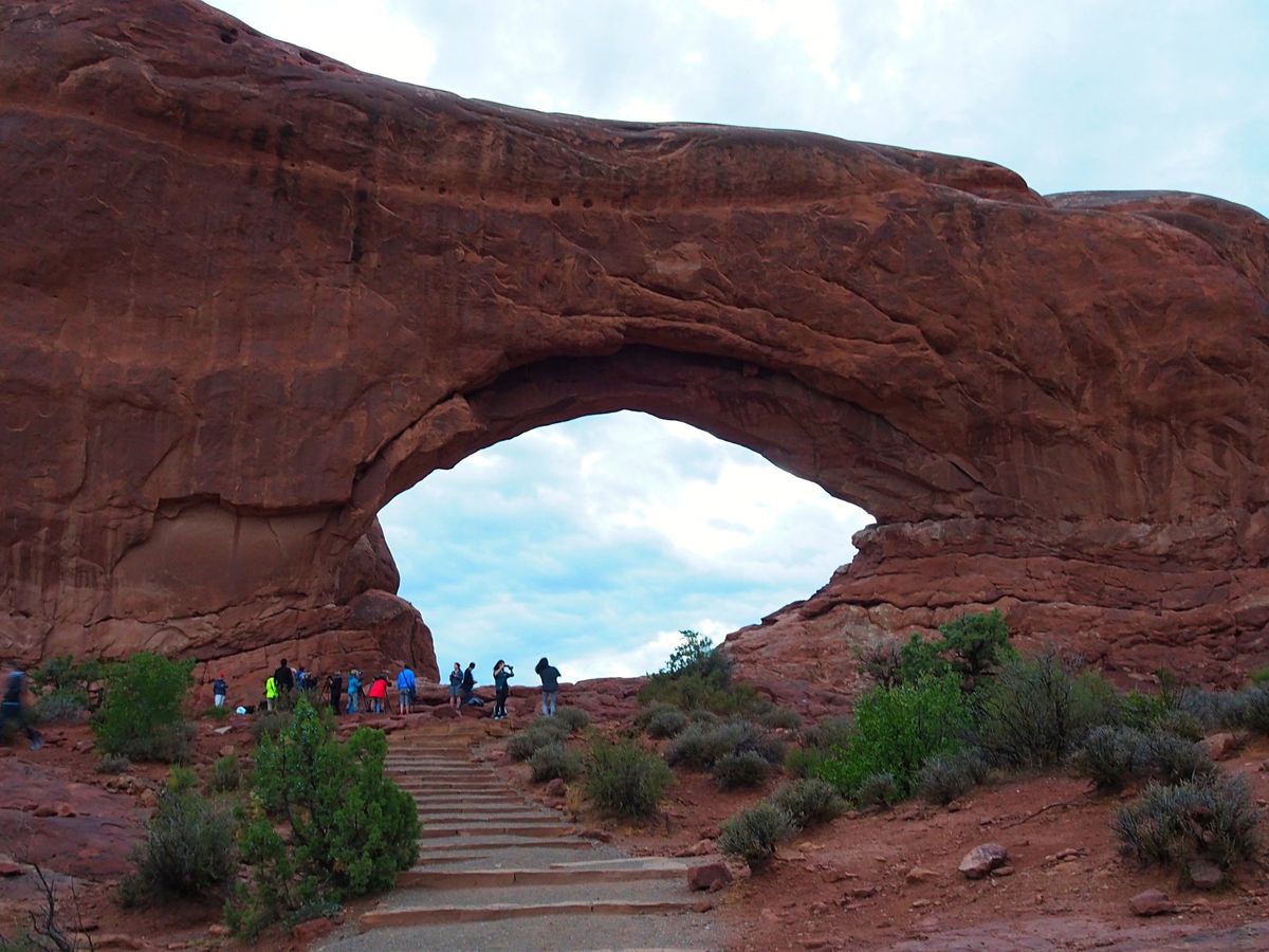 アーチーズ国立公園
ユタ州モアブ近郊にあるアーチーズ。
岩と風によって自然...